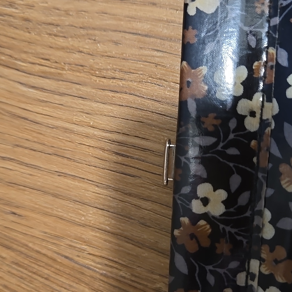 Elegant Floral Wallet Black and Brown - Picture 2 of 3